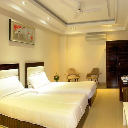 Hotel Gulnar Нью-Дели Экстерьер фото