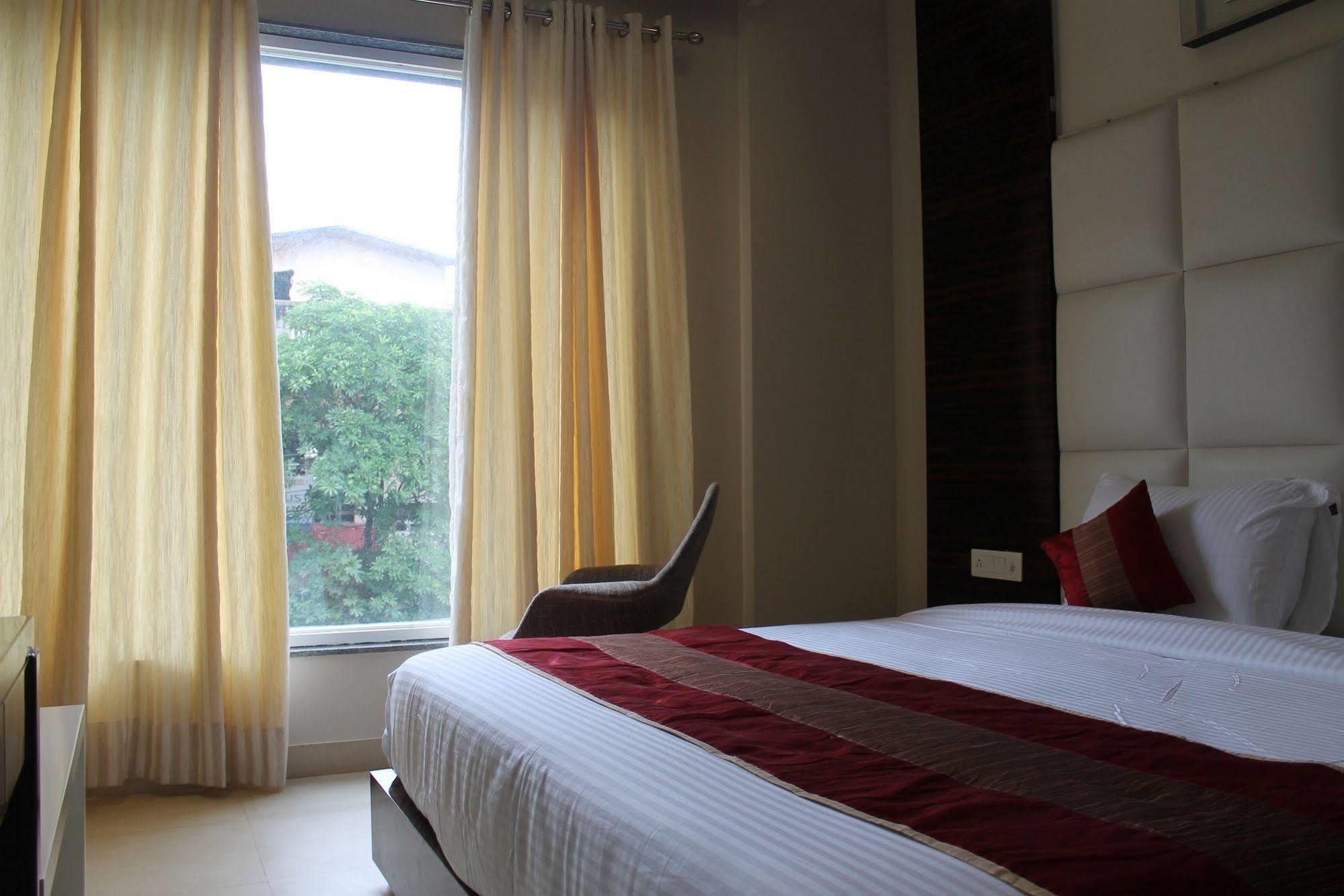 Hotel Gulnar Нью-Дели Номер фото